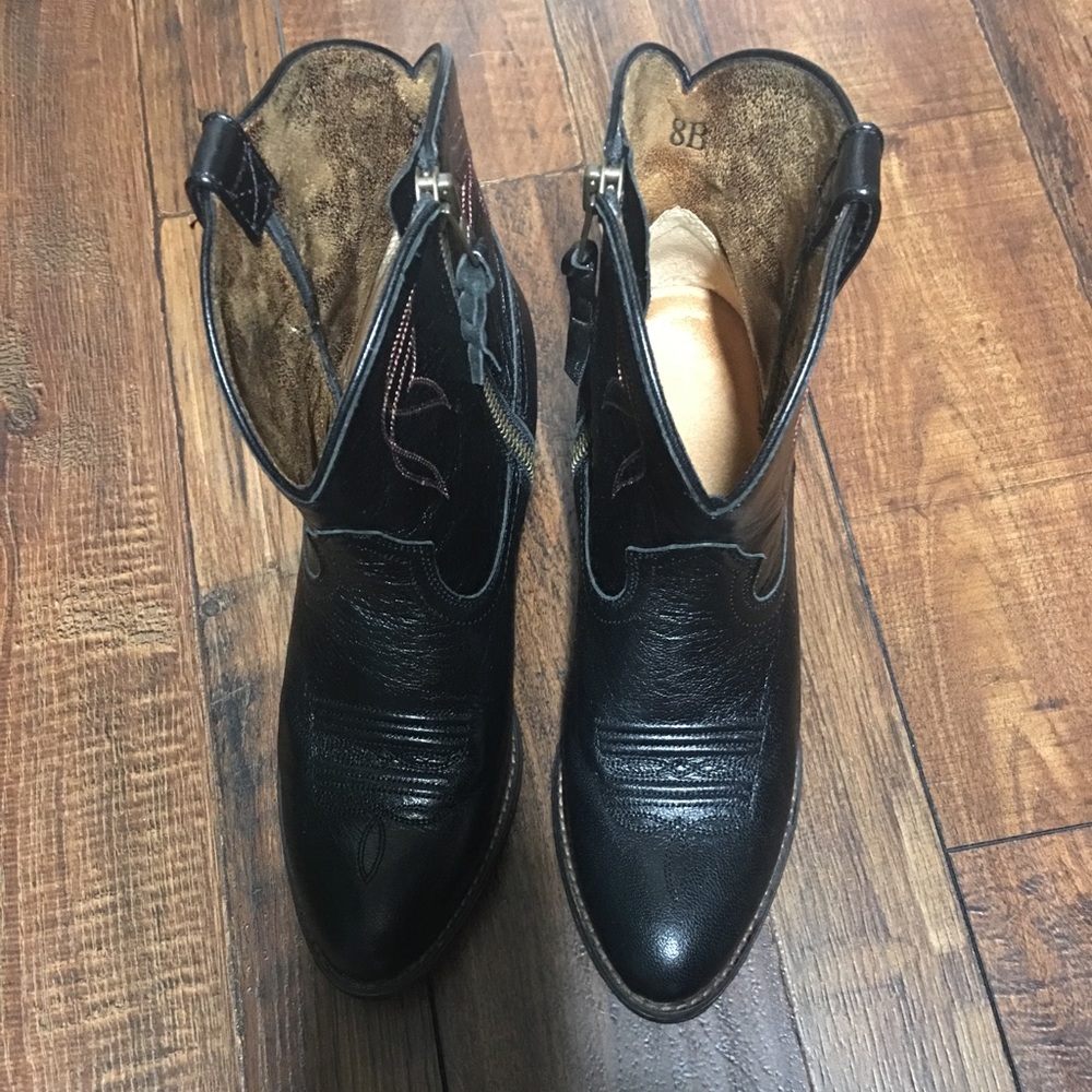 Ariat Darlin short boots